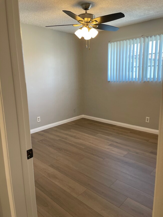 Photo - 11181 Bloomfield St Unidad C