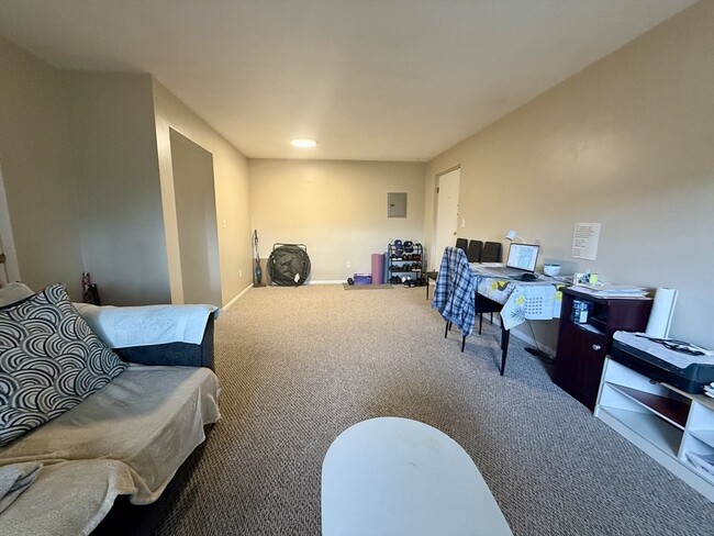 Building Photo - 69 Newton St Unit 11