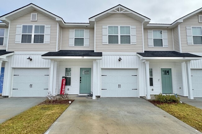 Building Photo - AVAILABLE JANUARY (Pet Friendly)