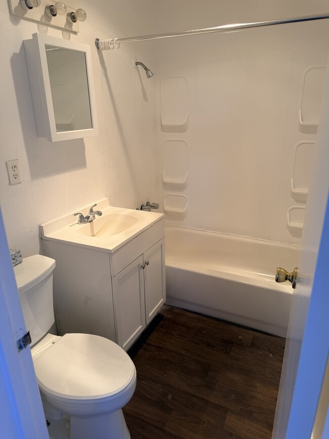 Bathroom - 1486 E Desert Inn Rd Unit 4