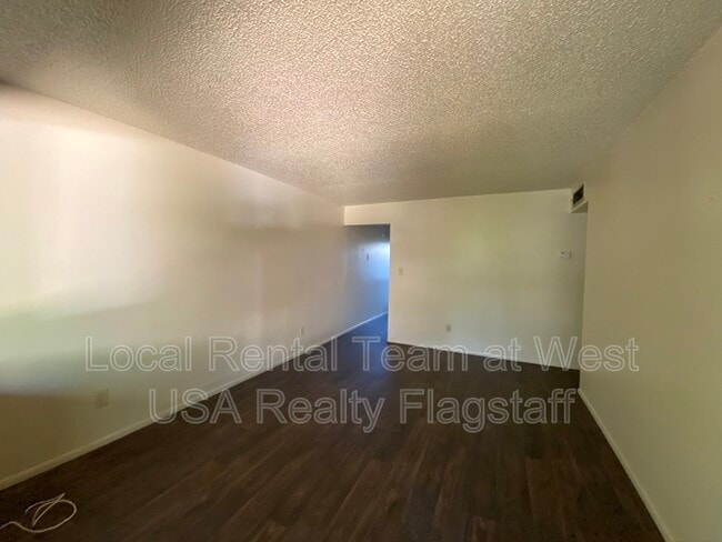 Photo - 2219 E Dortha Ave Unit Apt 8