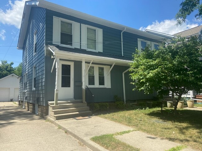 Photo - 725 Ludlow Ave