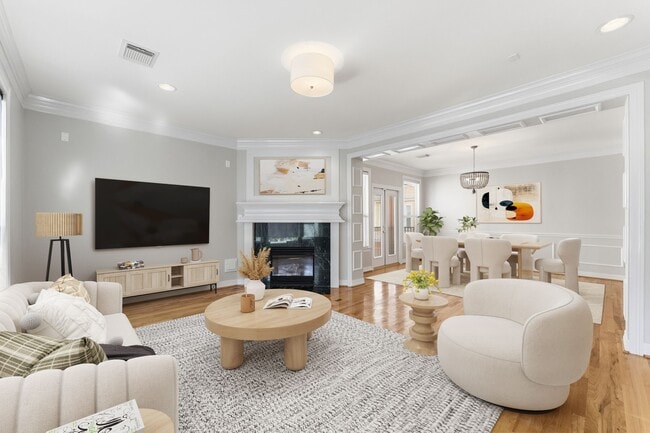 Photo - 827 Rosine St