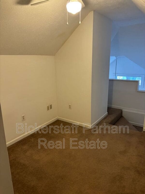 Photo - 213 Chapel St