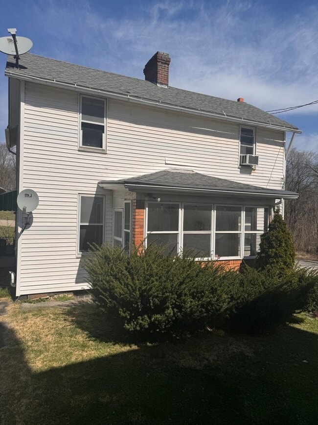 Photo - 3 Bedroom House for Rent - Minutes from Seton Hill!