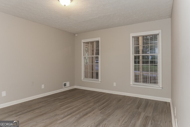 Photo - 5132 Clearwater Dr SW