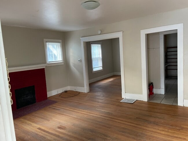 Sala y comedor - 216 Packard St