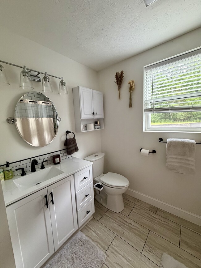 143 Turkey Ln Unit A
