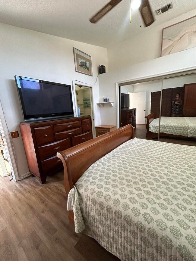 Photo - 1593 Hawthorne Pl