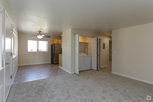 2BR, 1BA - 960 SF