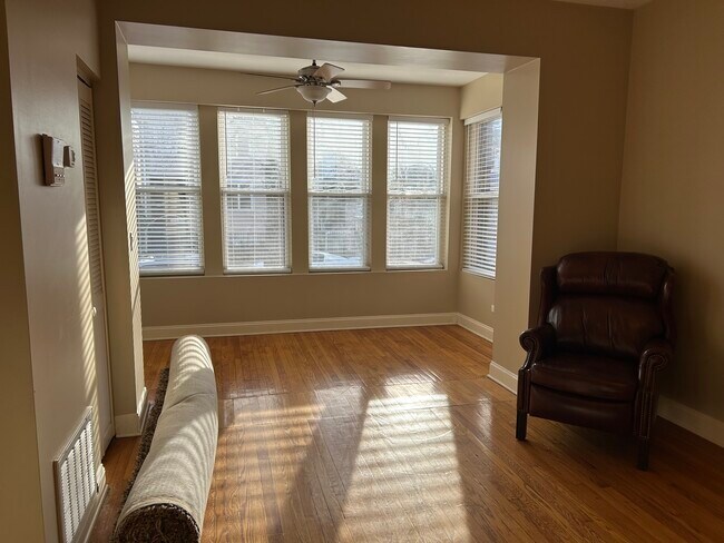 Photo - 4716 N Sawyer Ave Unit 1F