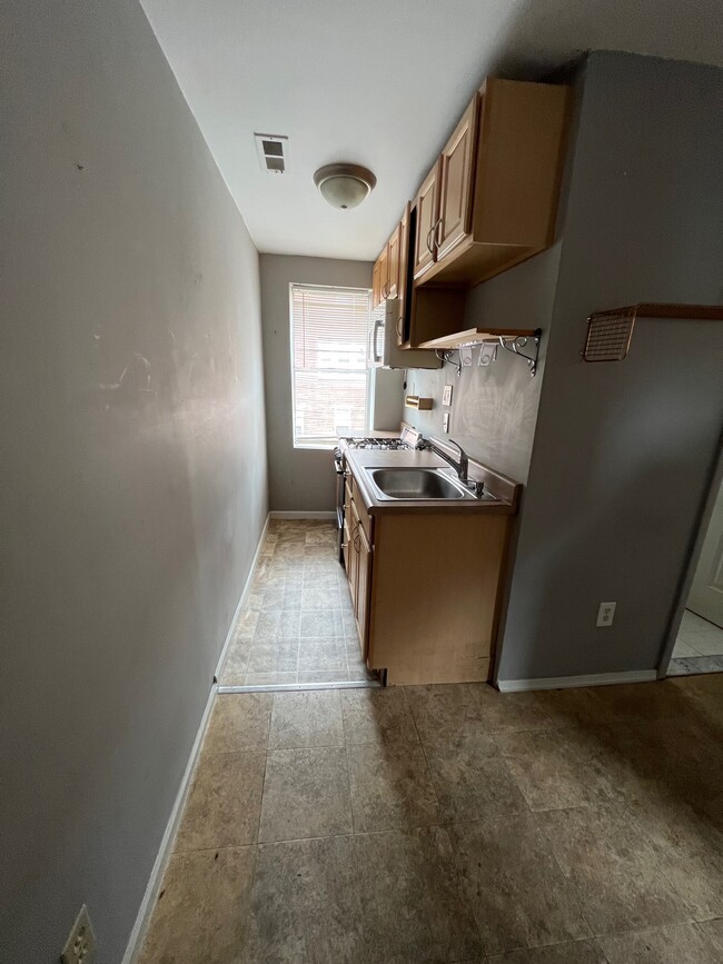Photo - 1180 S 10th St Apartments Unit 2r