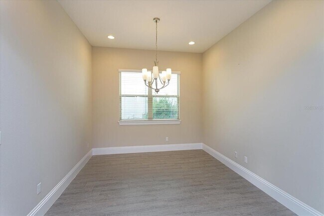 Photo - 6354 Swanson St