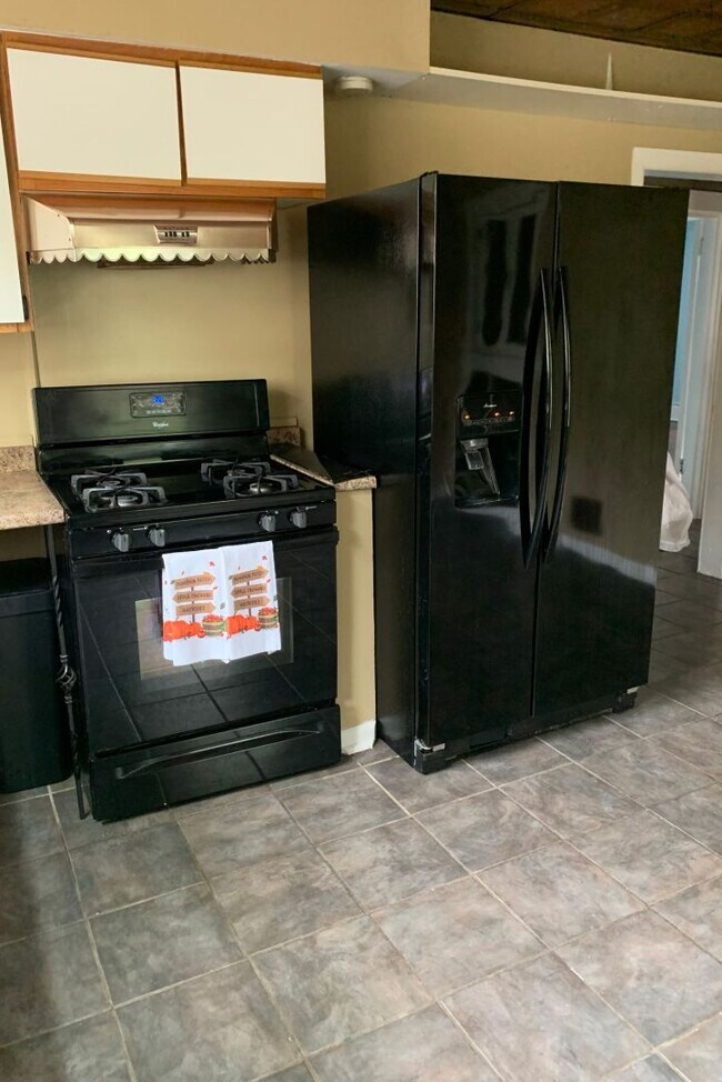 Photo - 41 Sylvia Ave Unidad #2