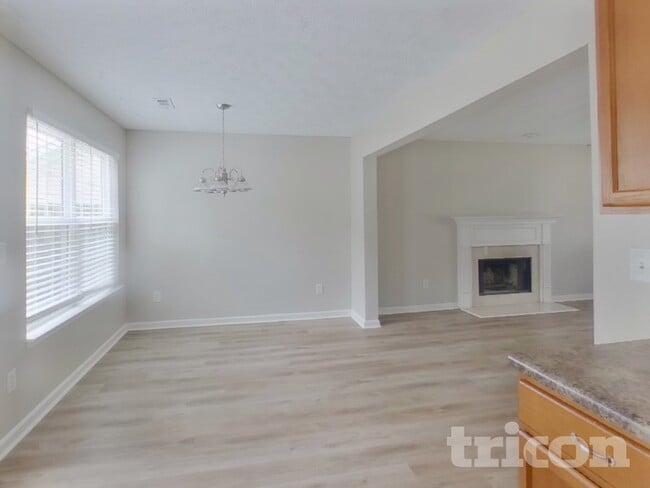 Photo - 4028 Deer Run Trce