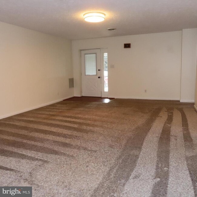Building Photo - 102 Park St Unit 11