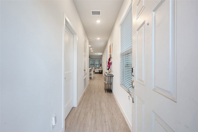 Photo - 16858 Pandora Wy