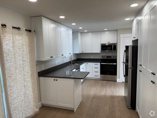 Building Photo - 825 S 650 E Rental