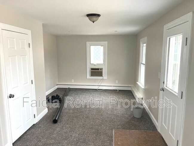 Photo - 319 Maurice St