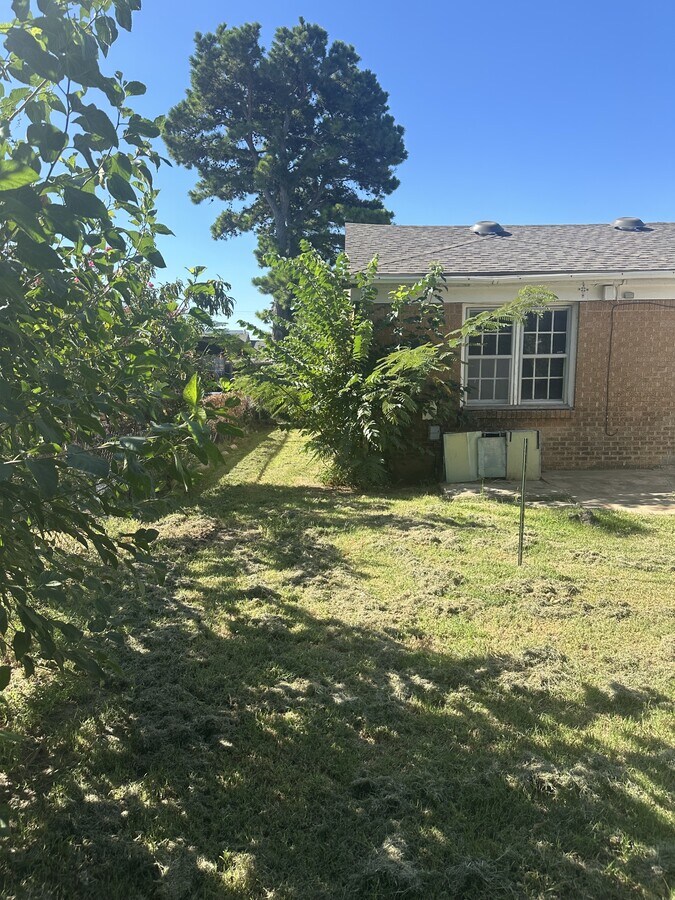 Photo - 745 SW 52nd St