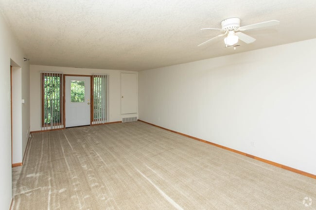 2BR, 2BA - 1,500 SF Upper - Stoney Creek Village Apartments