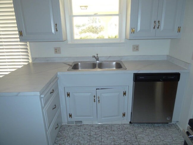 Photo - 1122 W Cypress St