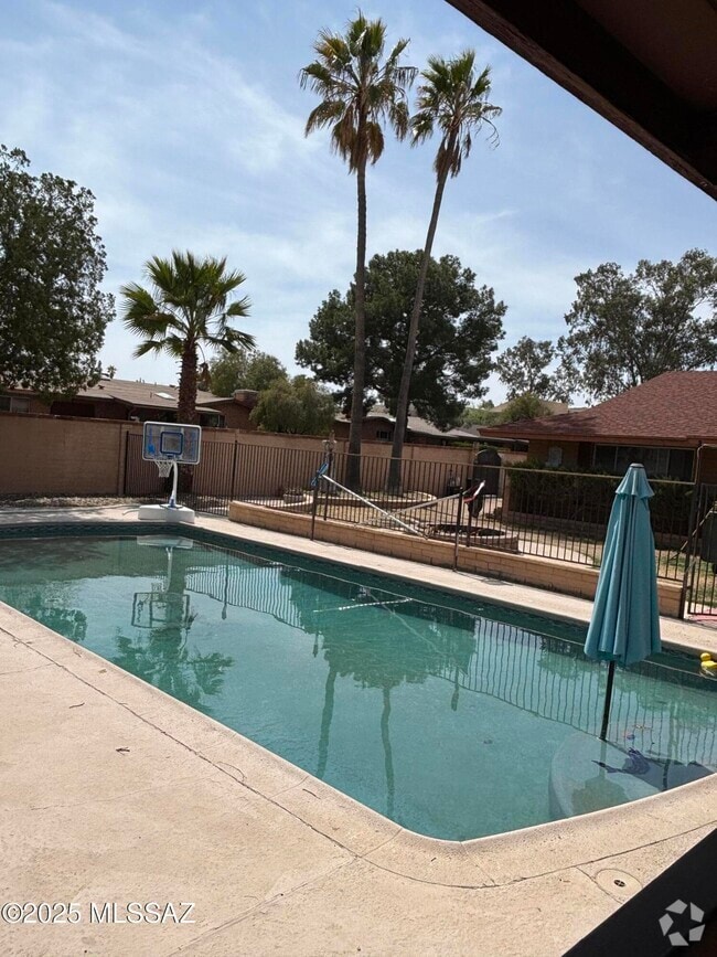 Building Photo - 7724 E Tanque Verde Ln Rental