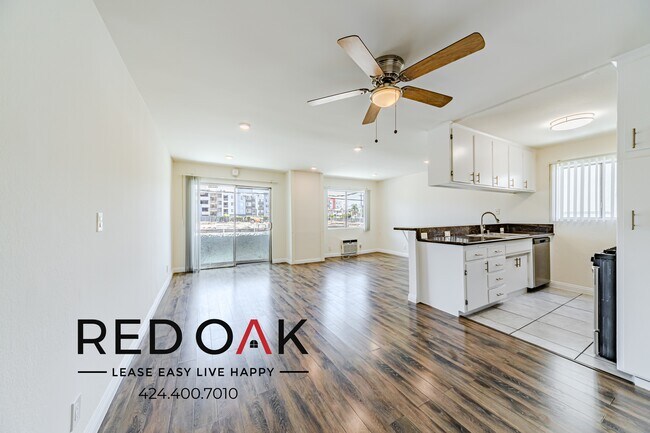 Building Photo - 6738 Independence Ave Unit 102