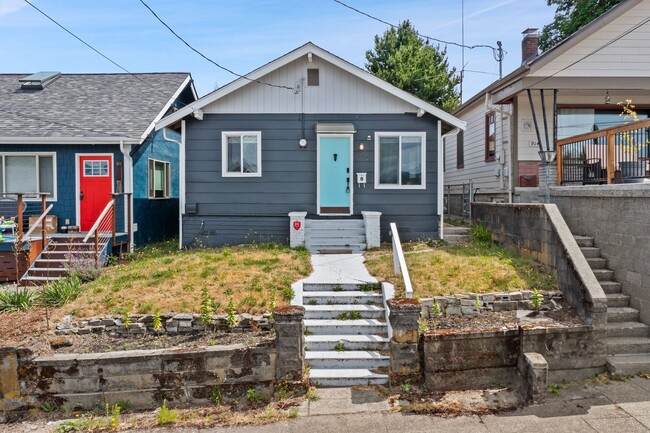 Building Photo - Updated Bremerton Home with Modern Touches