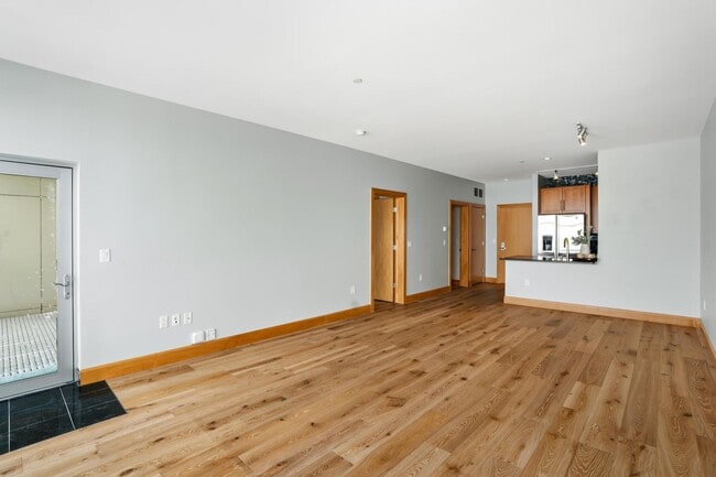 Photo - 1550 E Royall Pl
