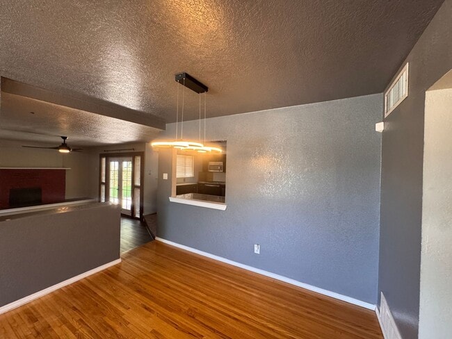 Photo - Beautiful 3 bedroom 2 bath.