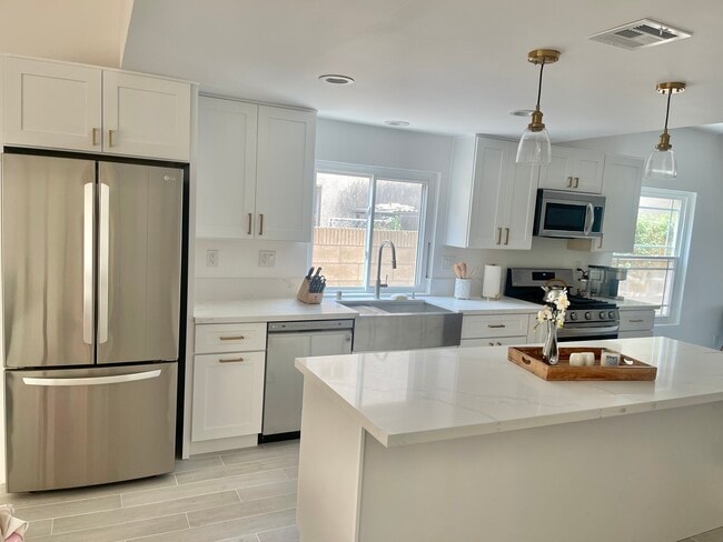 Photo - 20746 Schoenborn St