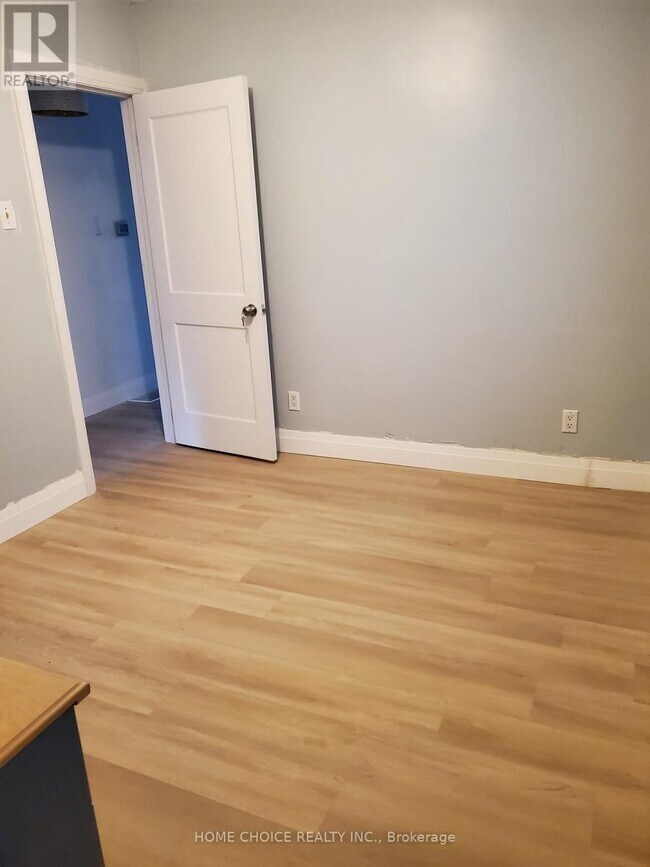 Photo - 27 Lambton Ave