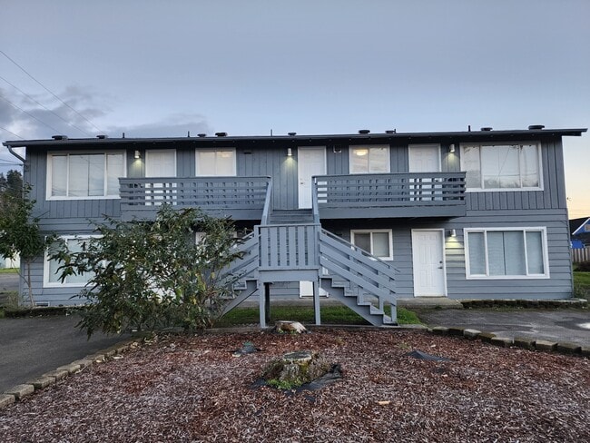 819 E 2nd St Unidad 4