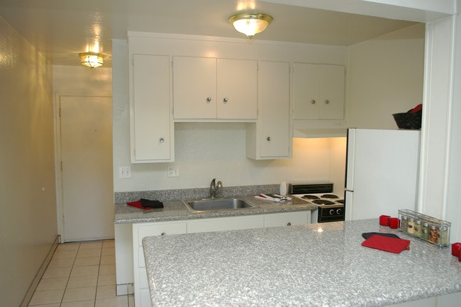 Alameda Gardens Apartments - Alameda Gardens Apartments