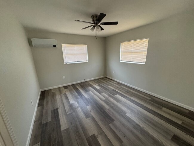 Photo - 2402 S 20th St