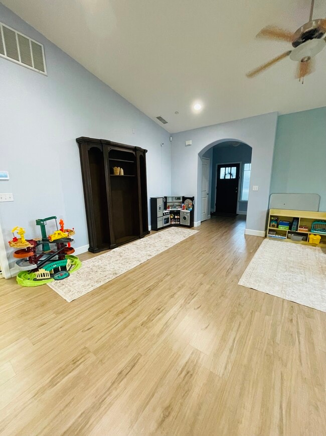 Photo - 2554 Valhalla Pl