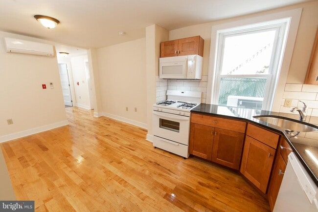 Photo - 119 E Market St