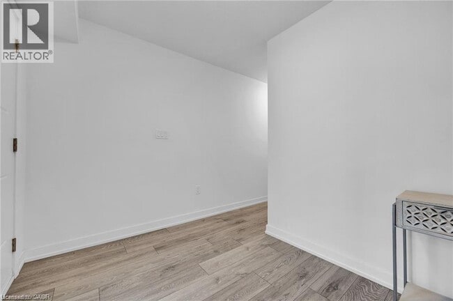 Photo - 211 W Oak Trl