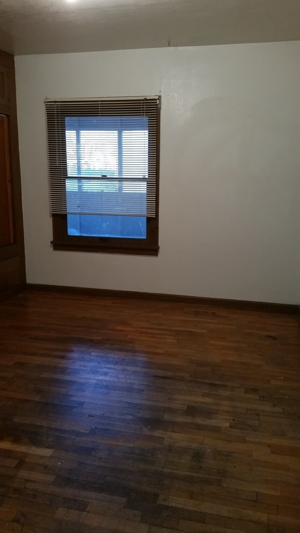 Photo - Large 3 br near YVCC