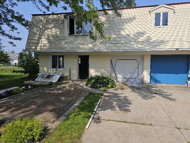 Building Photo - 19 Lloyd Dr Unit 19 Lloyd Dr 3 Rental