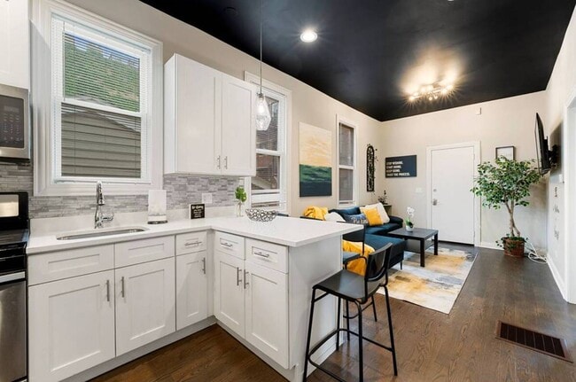 Photo - 330 W Evergreen Ave