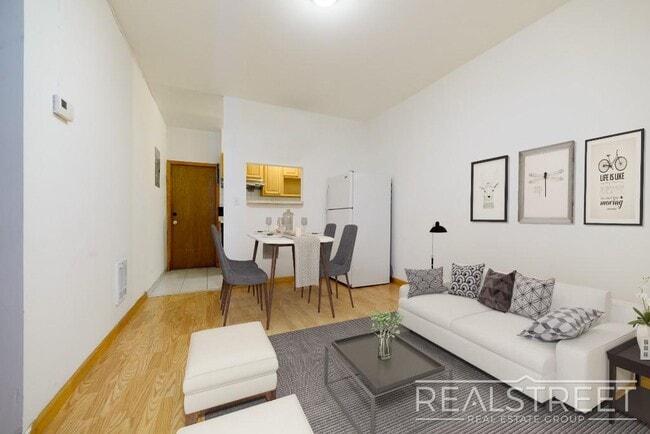 Building Photo - 4th Avenue Rental