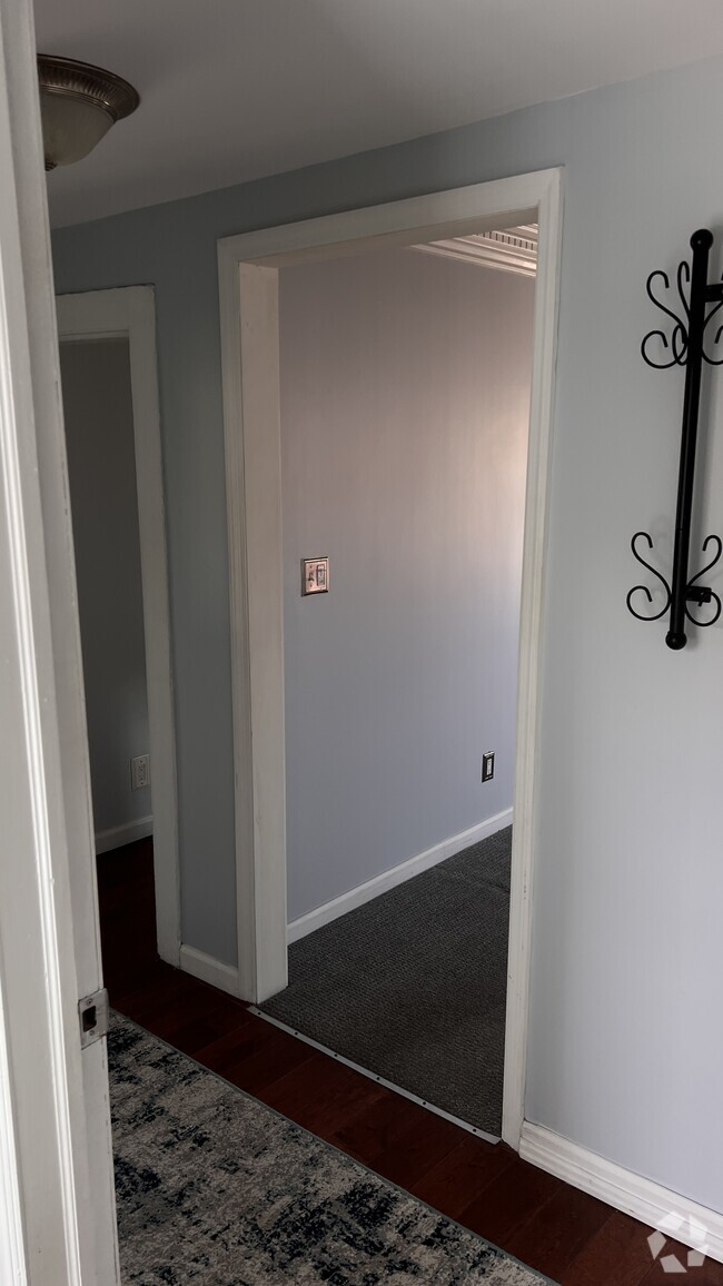 Building Photo - 42 Shore Ln Unit Shore lane #2 Rental