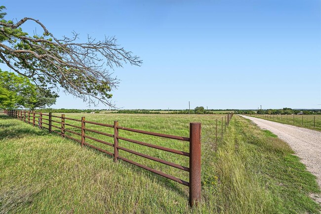 Photo - 1850 Co Rd 105 Casa