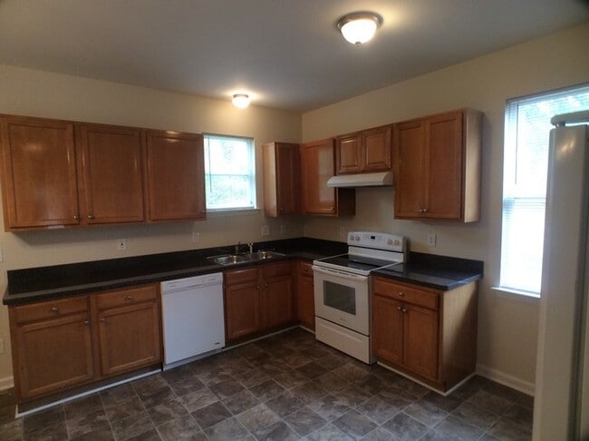 Photo - 854 N Grand Ave NW