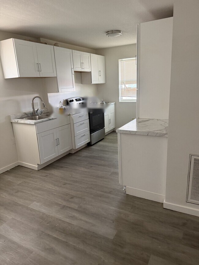 2939 California St NE Unit 2