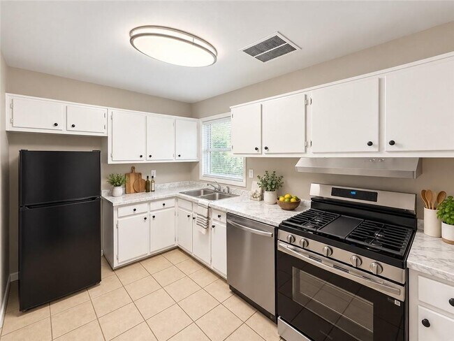 Photo - 2319 Collier Dr