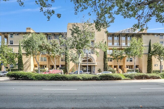 Photo - 301 W G St