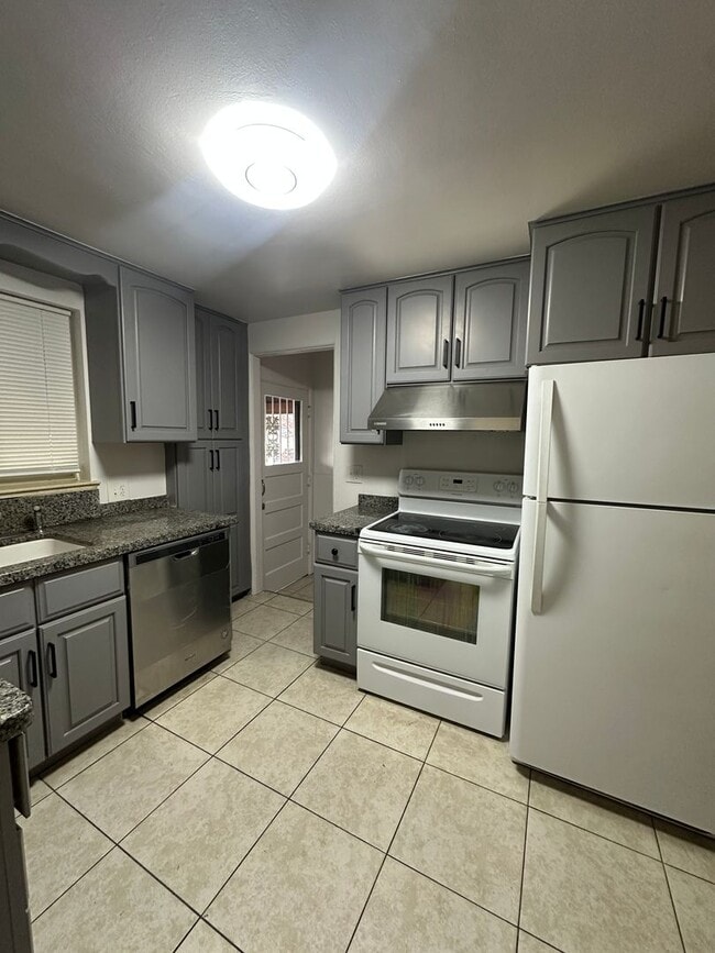 Photo - 4 bedroom 2 bathroom Sinlge Family House in metro Denver